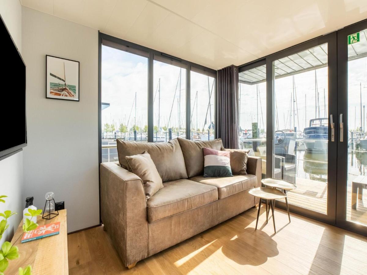 Comfortable Houseboat In Volendam Marina Exterior photo
