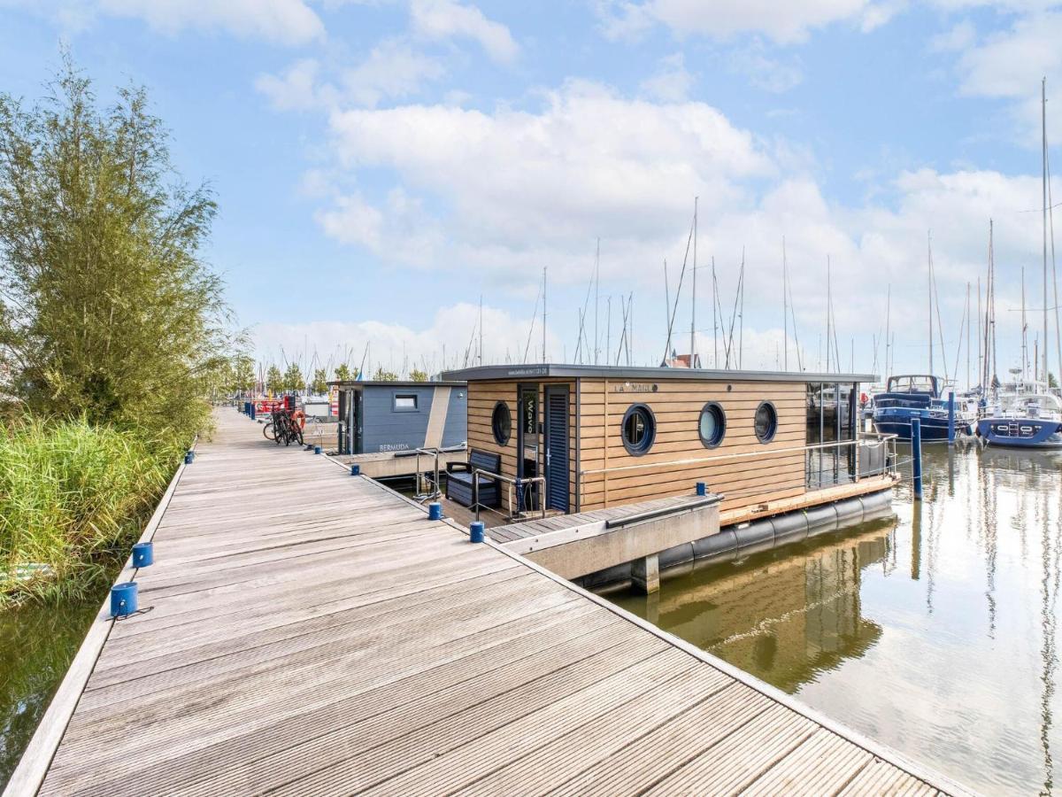 Comfortable Houseboat In Volendam Marina Exterior photo