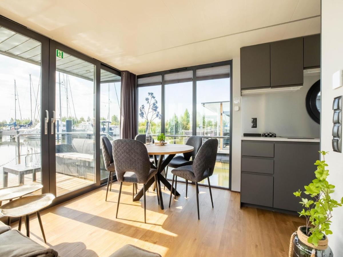 Comfortable Houseboat In Volendam Marina Exterior photo