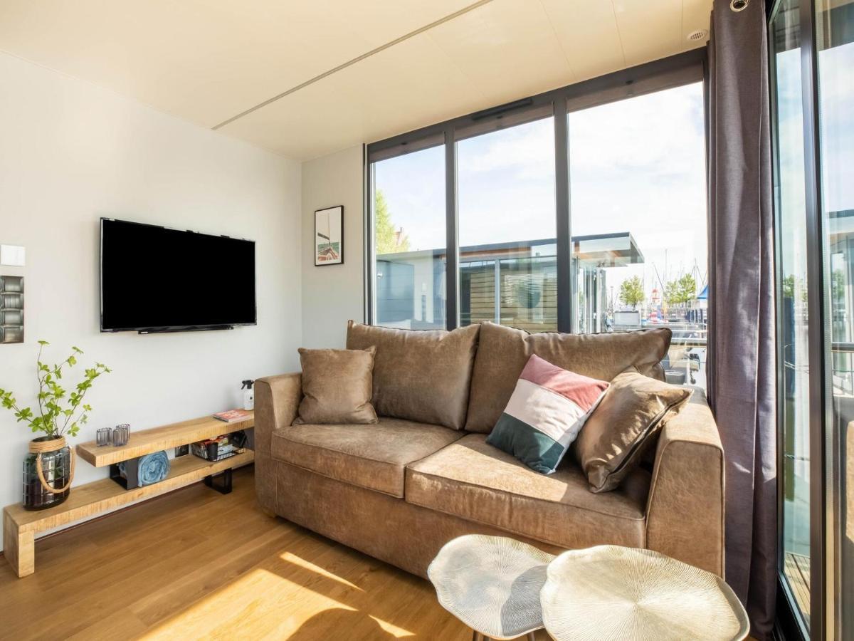 Comfortable Houseboat In Volendam Marina Exterior photo