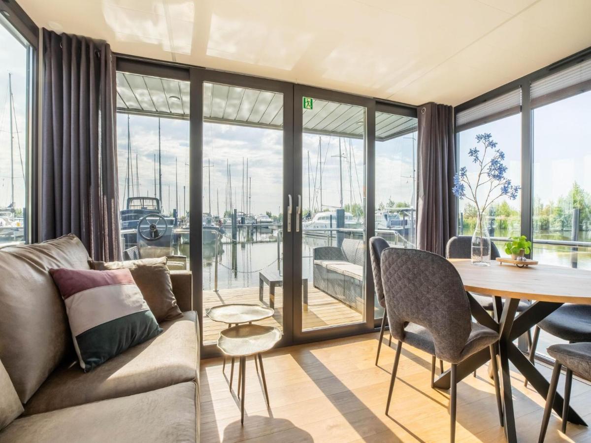 Comfortable Houseboat In Volendam Marina Exterior photo