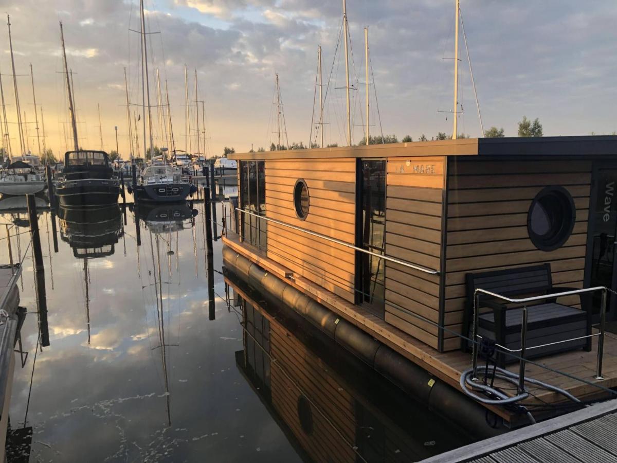 Comfortable Houseboat In Volendam Marina Exterior photo