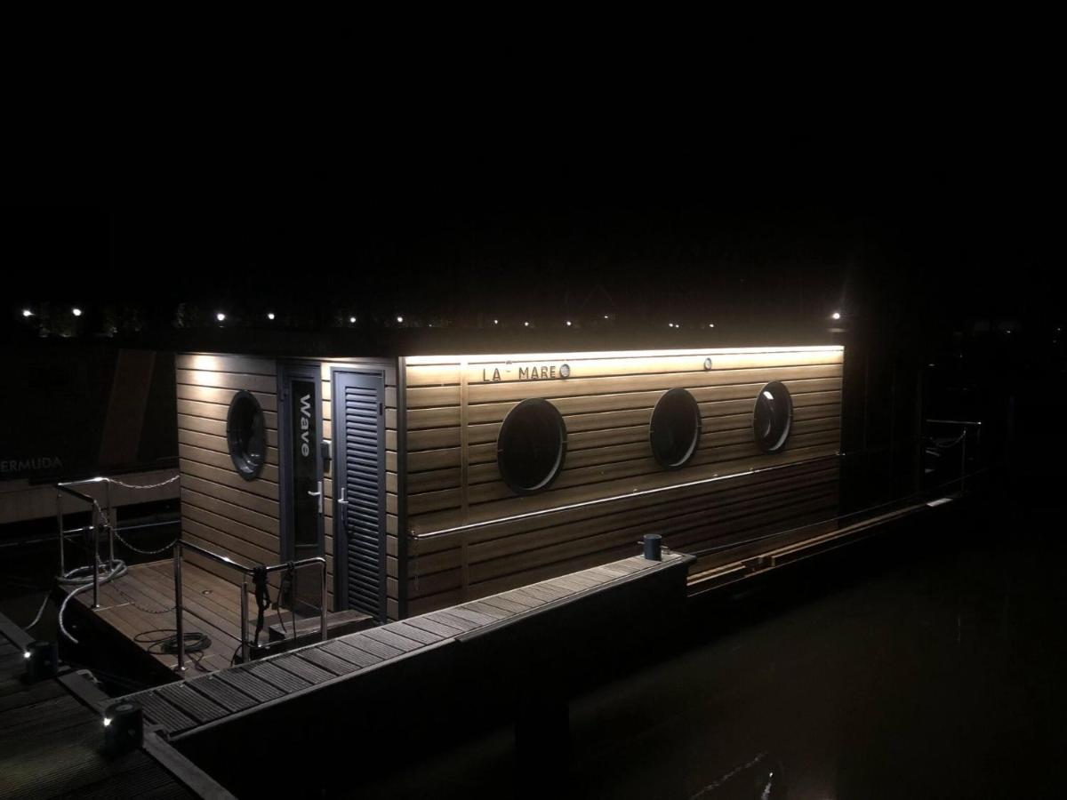 Comfortable Houseboat In Volendam Marina Exterior photo